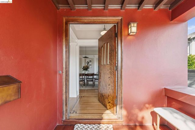 6004 Auburn Avenue, Oakland, CA 94618