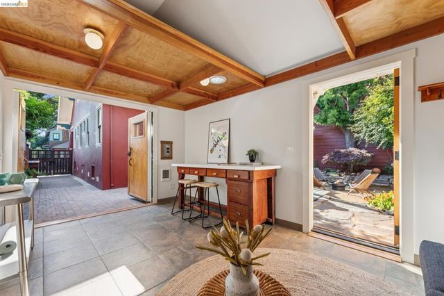 6004 Auburn Avenue, Oakland, CA 94618