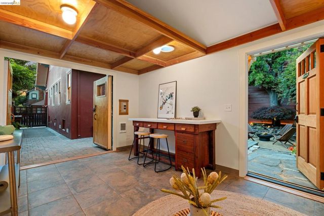 6004 Auburn Avenue, Oakland, CA 94618