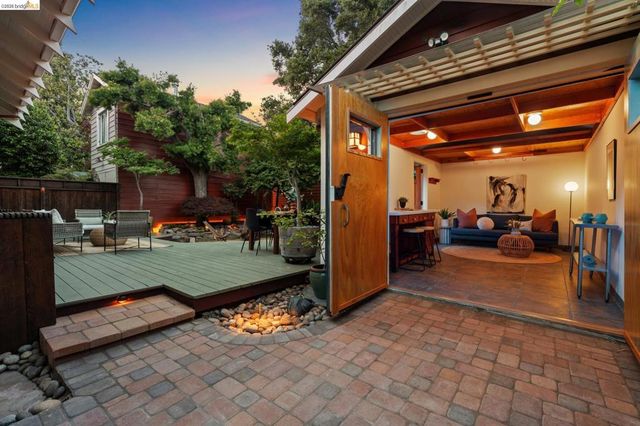6004 Auburn Avenue, Oakland, CA 94618