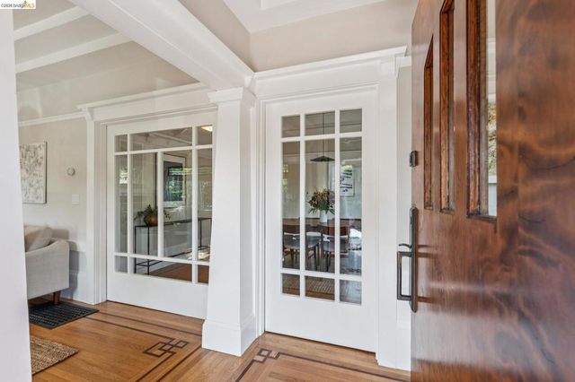 6004 Auburn Avenue, Oakland, CA 94618