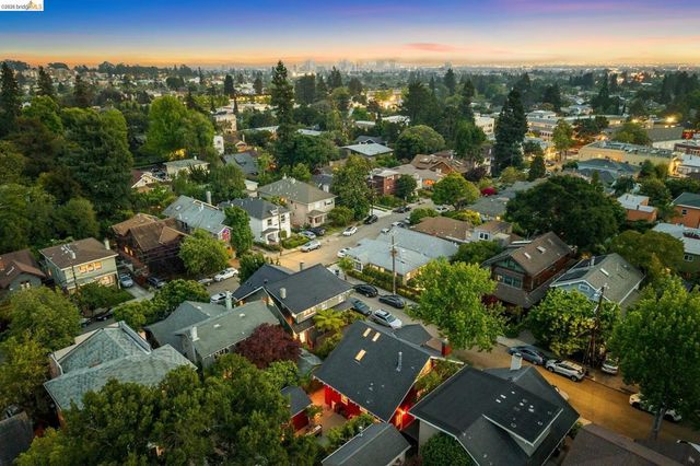 6004 Auburn Avenue, Oakland, CA 94618