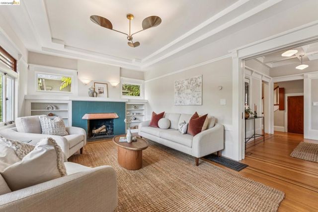 6004 Auburn Avenue, Oakland, CA 94618