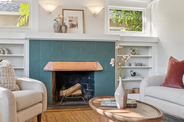 6004 Auburn Avenue, Oakland, CA 94618