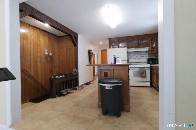 2 Sharren Lane, Enfield, CT 06082