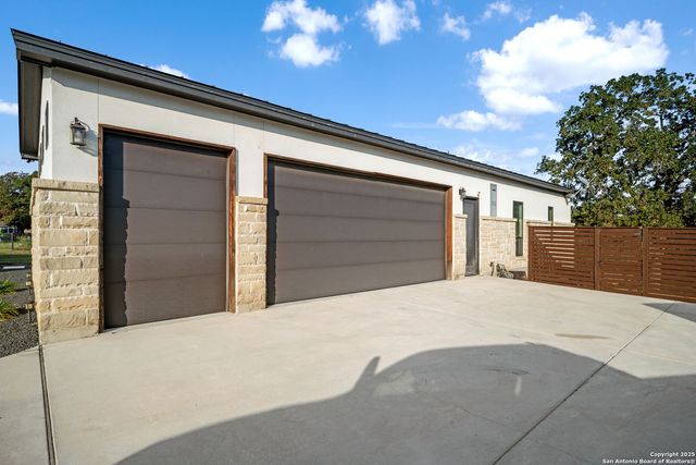 145 Bucks, La Vernia, TX 78121