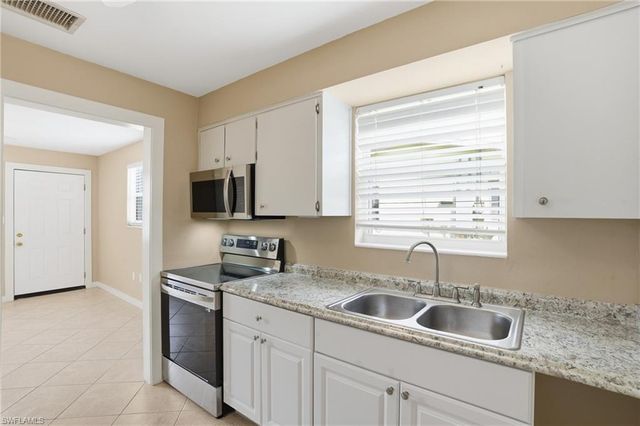 530 92nd AVE N, Naples, FL 34108