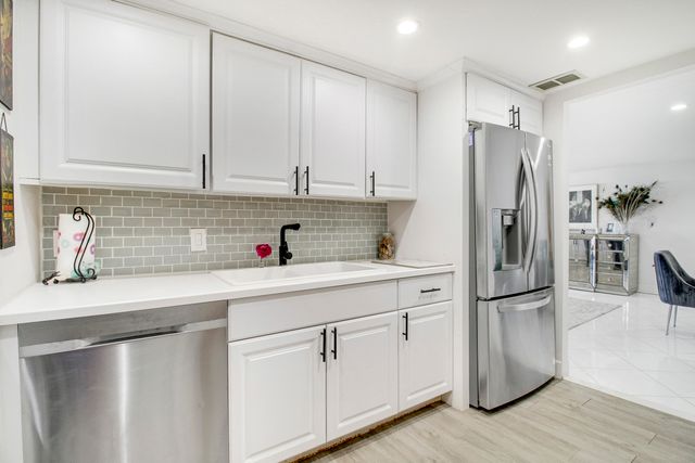 5600 N Flagler Drive Ph107, West Palm Beach, FL 33407