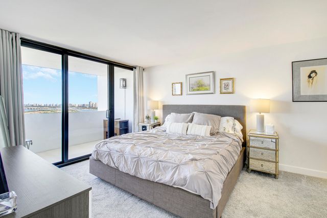 5600 N Flagler Drive Ph107, West Palm Beach, FL 33407