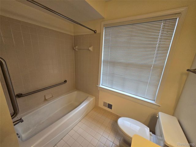 3810 Rochester Road, Royal Oak, MI 48073