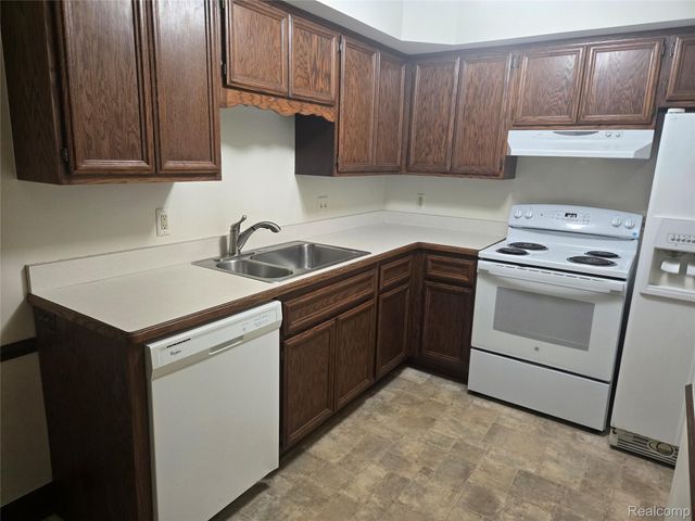3810 Rochester Road, Royal Oak, MI 48073