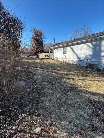 3621 Topping Avenue, Kansas City, MO 64129