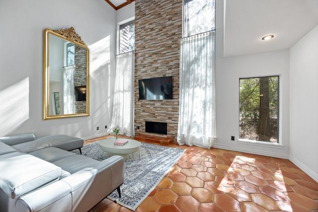 252 Sugarberry Circle, Houston, TX 77024