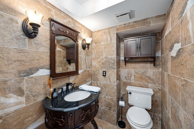 252 Sugarberry Circle, Houston, TX 77024