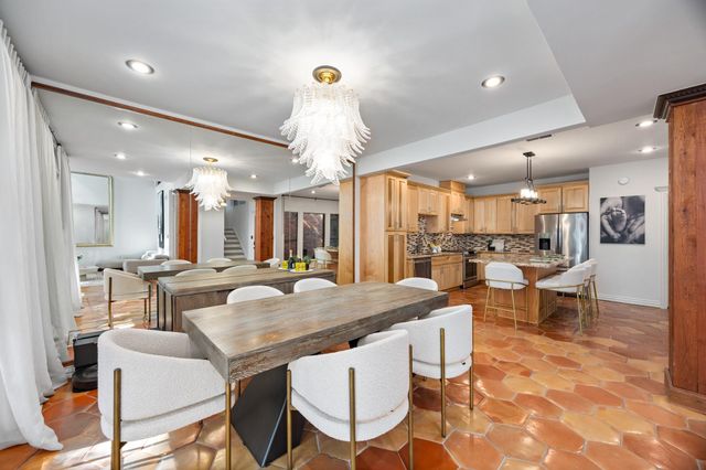 252 Sugarberry Circle, Houston, TX 77024