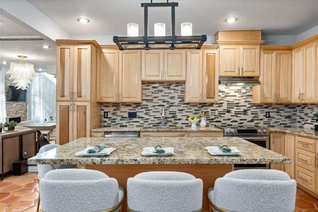 252 Sugarberry Circle, Houston, TX 77024