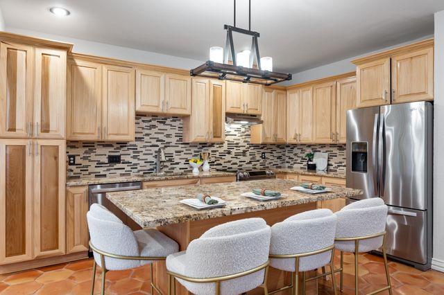 252 Sugarberry Circle, Houston, TX 77024