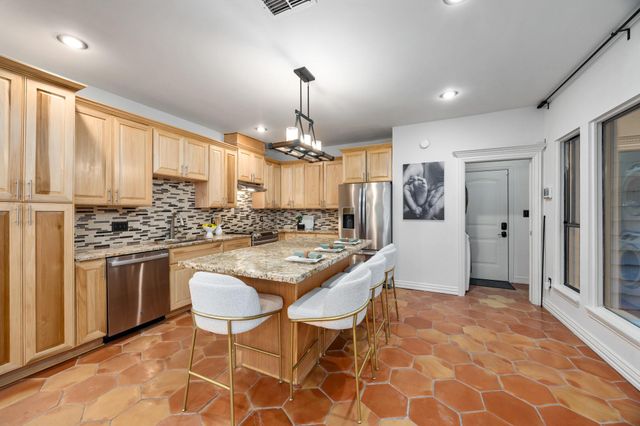 252 Sugarberry Circle, Houston, TX 77024