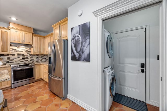 252 Sugarberry Circle, Houston, TX 77024