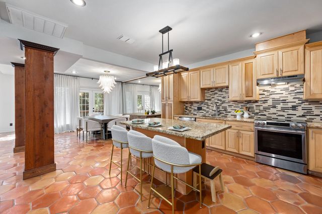 252 Sugarberry Circle, Houston, TX 77024