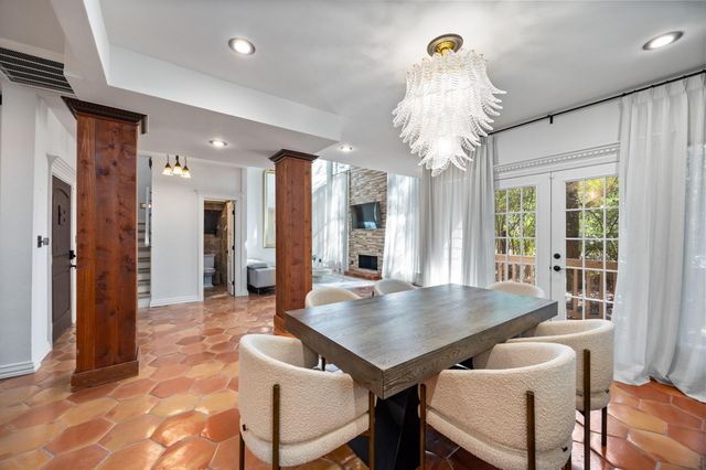 252 Sugarberry Circle, Houston, TX 77024