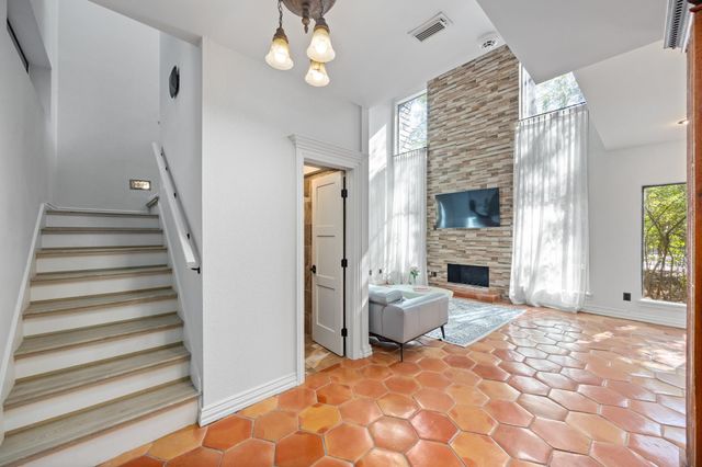 252 Sugarberry Circle, Houston, TX 77024