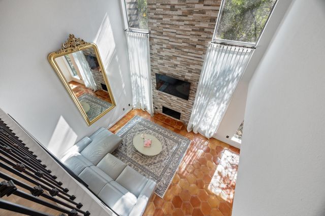 252 Sugarberry Circle, Houston, TX 77024