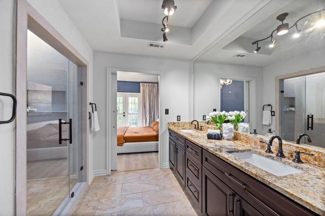 252 Sugarberry Circle, Houston, TX 77024