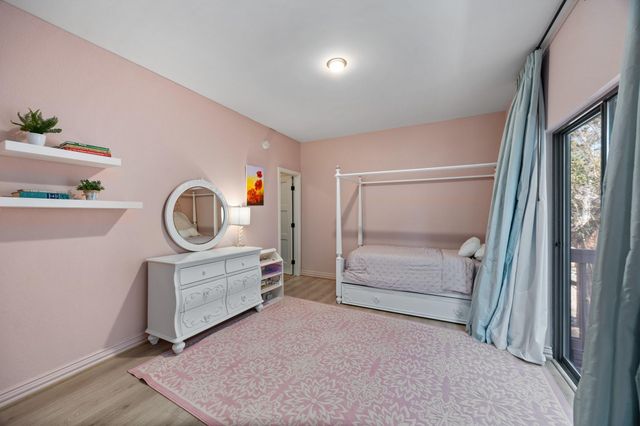 252 Sugarberry Circle, Houston, TX 77024