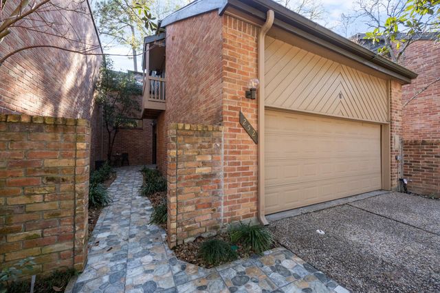 252 Sugarberry Circle, Houston, TX 77024