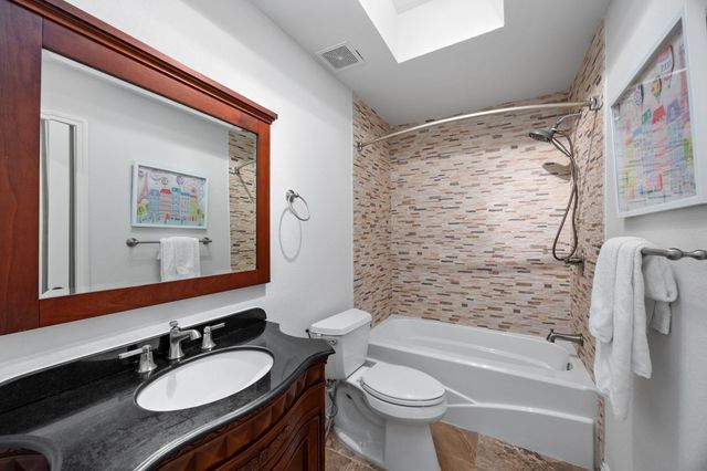 252 Sugarberry Circle, Houston, TX 77024