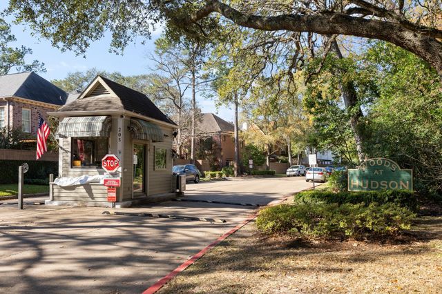 252 Sugarberry Circle, Houston, TX 77024