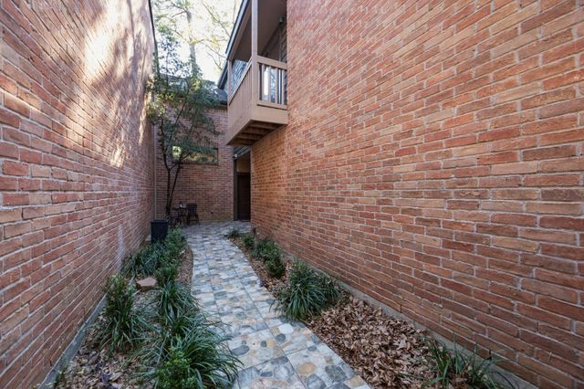 252 Sugarberry Circle, Houston, TX 77024