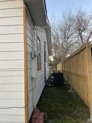 1960 May Street, Beaumont, TX 77705