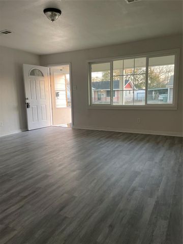 1960 May Street, Beaumont, TX 77705