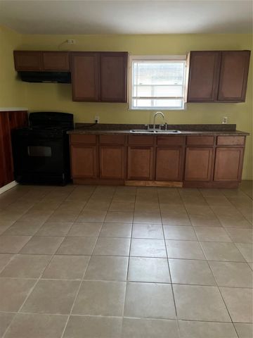 1960 May Street, Beaumont, TX 77705