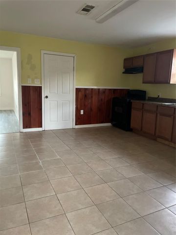 1960 May Street, Beaumont, TX 77705