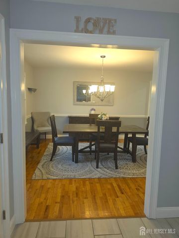 16 Glynn Court, Parlin, NJ 08859