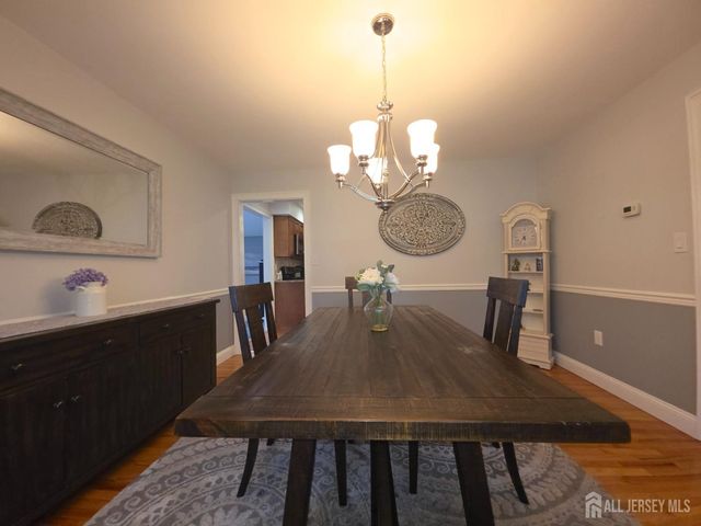16 Glynn Court, Parlin, NJ 08859