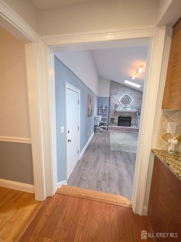 16 Glynn Court, Parlin, NJ 08859