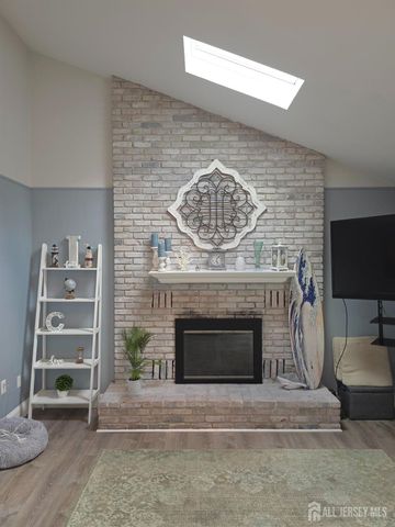 16 Glynn Court, Parlin, NJ 08859