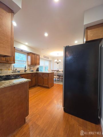 16 Glynn Court, Parlin, NJ 08859