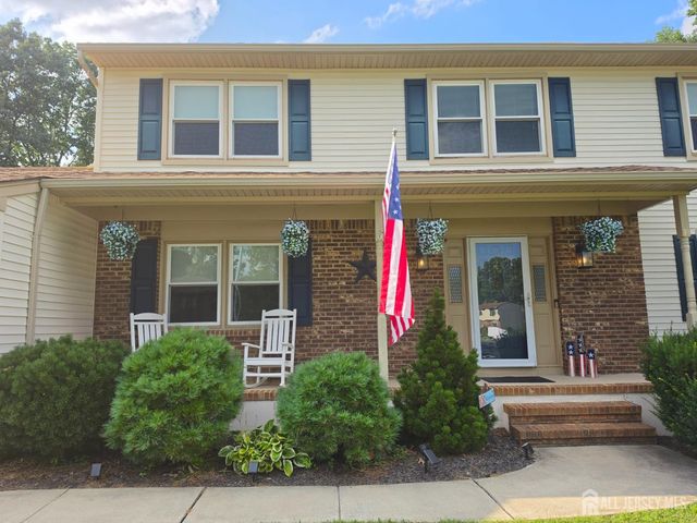 16 Glynn Court, Parlin, NJ 08859