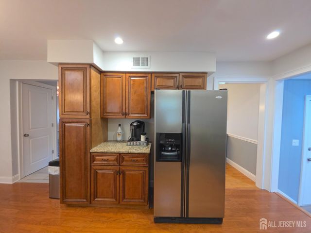 16 Glynn Court, Parlin, NJ 08859