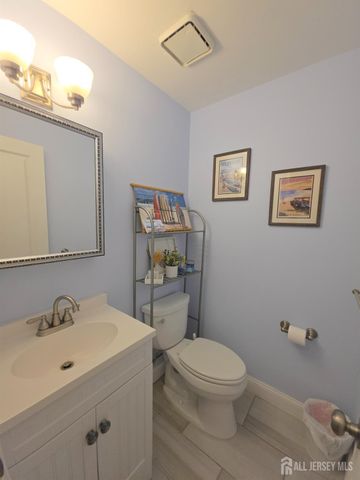 16 Glynn Court, Parlin, NJ 08859
