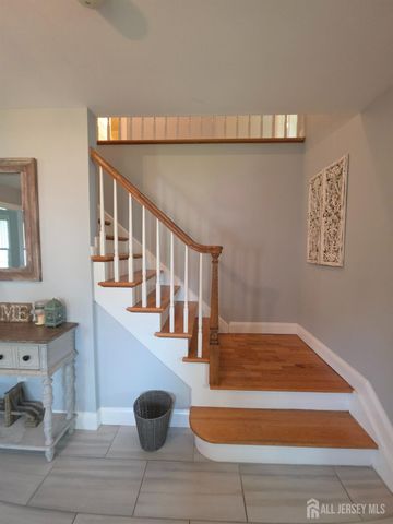 16 Glynn Court, Parlin, NJ 08859