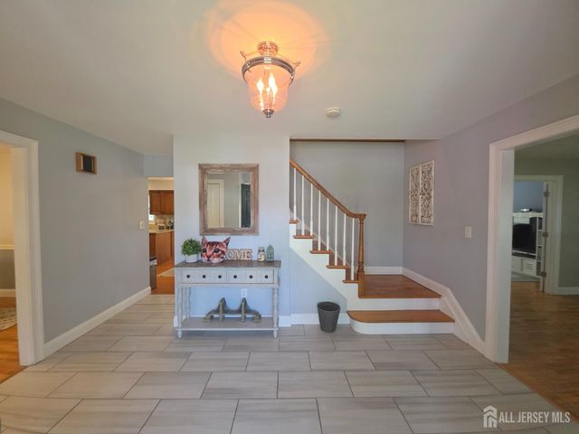 16 Glynn Court, Parlin, NJ 08859