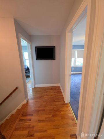 16 Glynn Court, Parlin, NJ 08859
