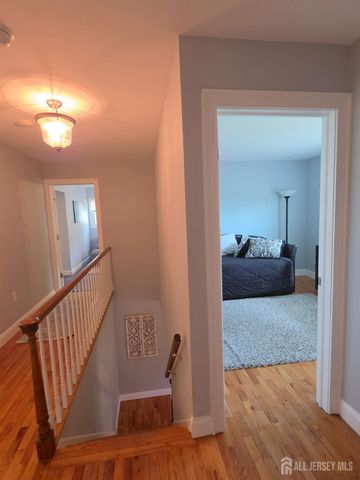 16 Glynn Court, Parlin, NJ 08859