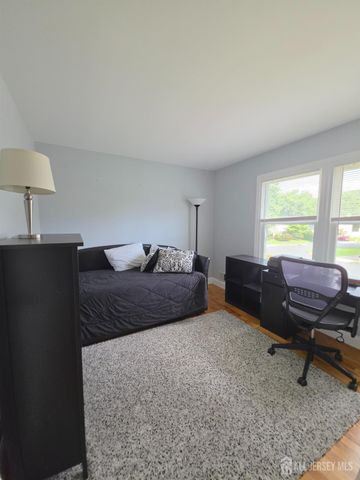 16 Glynn Court, Parlin, NJ 08859